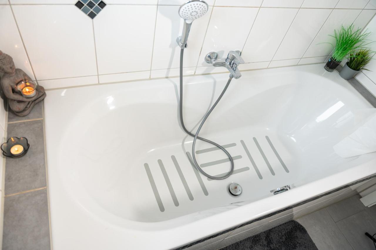 #2 Grosses Zimmer Mit Pool Und Garten Memmingen Exteriör bild